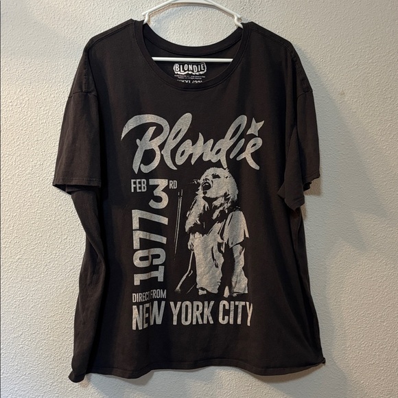 Blondie Graphic T-Shirt in Black - Picture 1 of 4